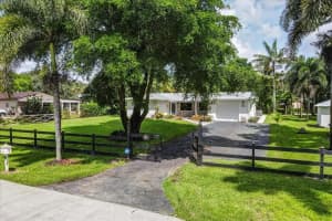 14291 SW 21st St, Davie, FL 33325 Sold 07/02/25