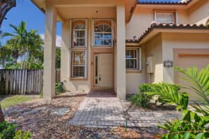 707 NE 195th St, Miami, FL 33179 Sold 04/17/25