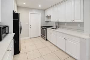 6421 NW 30th St, Sunrise, FL 33313 Sold 04/16/25