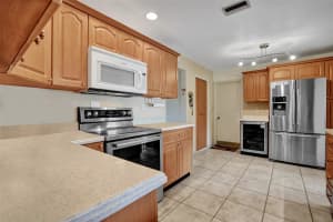4607 NW 45th St, Tamarac, FL 33319 Sold 04/17/25