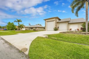 581 NW Colonial St, Port Saint Lucie, FL 34983 Sold 04/24/25