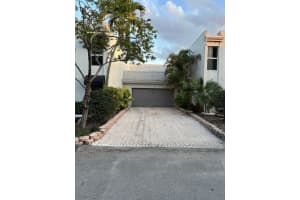 657 Cypress Ln 26A, Wilton Manors, FL 33305 Sold 03/25/25