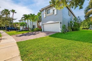 10074 Boca Vista Dr, Boca Raton