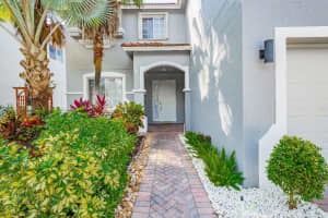 10074 Boca Vista Dr, Boca Raton, FL 33498 - MLS#F10489781