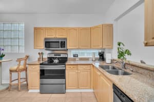 10387 NW 7th St, Coral Springs, FL 33071 Sold 04/29/25