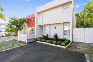 7910 Sw 8th Ct B, North Lauderdale