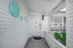 120 SW 10th St, Boynton Beach, FL 33426 Sold 04/09/25