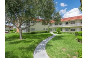 102 Royal Oak Dr 203, Vero Beach, FL 32962 Sold 05/23/25