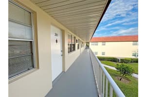 102 Royal Oak Dr 203, Vero Beach, FL 32962 Sold 05/23/25