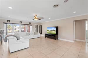 241 SE 9th Ct, Pompano Beach, FL 33060 Sold 04/24/25