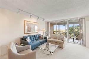 605 Oaks Dr 609, Pompano Beach, FL 33069 Sold 05/09/25