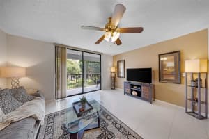 5250 Las Verdes Cir 317, Delray Beach, FL 33484 - MLS#F10490261