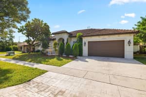 5454 NW 56th Ct, Tamarac, FL 33319 Sold 05/19/25