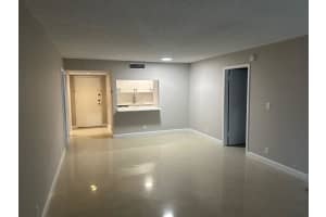 210 Lakeview Dr 206, Weston