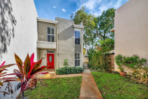 688 Kensington Pl, Wilton Manors, FL 33305 Sold 05/22/25