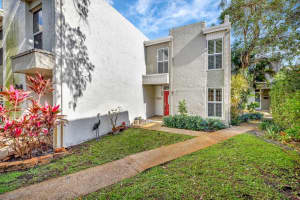 688 Kensington Pl, Wilton Manors, FL 33305 Sold 05/22/25