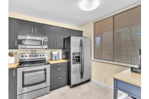 8592 W Sunrise Blvd 202, Plantation, FL 33322 - MLS#F10490964
