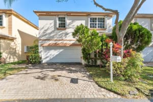 1251 Hayes St, Hollywood, FL 33019 Sold 04/10/25