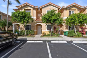 5923 Riverside Ave 5923, Tamarac, FL 33321 Sold 04/17/25