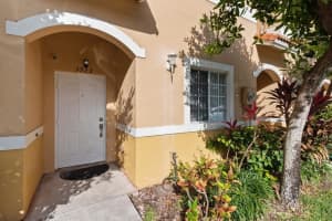 5923 Riverside Ave 5923, Tamarac, FL 33321 Sold 04/17/25