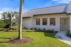 707 SE Hibiscus Ave, Stuart, FL 34996 Sold 05/06/25