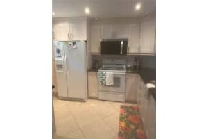 605 Oaks Dr 205, Pompano Beach, FL 33069 Sold 06/02/25