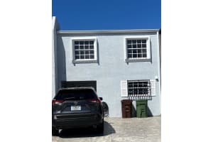 909 W 80th Pl, Hialeah