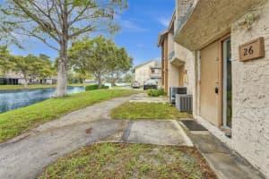 26 Wimbledon Lake 248, Plantation, FL 33324 - MLS#F10491401