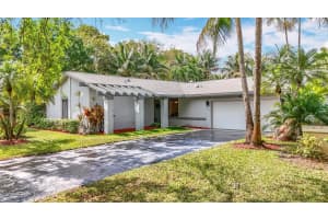 3900 W Sailboat Dr, Cooper City, FL 33026 Sold 04/28/25