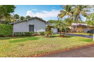 3900 W Sailboat Dr, Cooper City, FL 33026 Sold 04/28/25