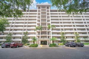 605 Oaks Dr 907, Pompano Beach