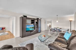 605 Oaks Drive, Pompano Beach, FL 33069 - MLS#F10491915