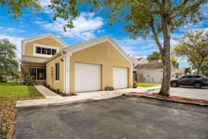 1395 NW 122nd Ter, Pembroke Pines, FL 33026 Sold 05/19/25