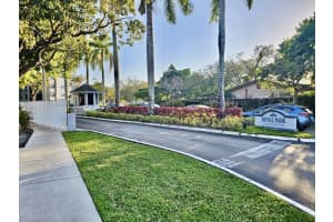 118 Nw Royal Park Dr 2e, Oakland Park