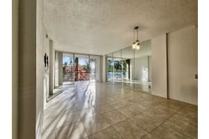 118 NW Royal Park Dr 2E, Oakland Park, FL 33309 - MLS#F10492049