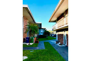 18606 Bobolink Dr 18606, Hialeah, FL 33015 Sold 05/23/25