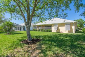 5425 SW Temple Ter, Vero Beach, FL 32968 Sold 04/30/25