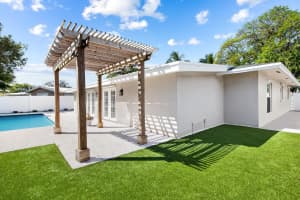 928 SE 10th St, Pompano Beach, FL 33060 Sold 05/06/25