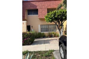 33 Spinning Wheel Lane, Tamarac, FL 33319 - MLS#F10492603