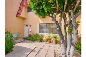 33 Spinning Wheel Lane, Tamarac, FL 33319 - MLS#F10492603