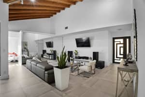 8125 Royal Palm Ct 2, Fort Lauderdale, FL 33321 Sold 10/03/25