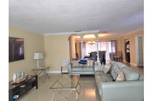 531 NW 46th Ter, Plantation, FL 33317 Sold 04/14/25