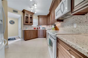 5701 Camino Del Sol 303, Boca Raton, FL 33433 Sold 04/25/25