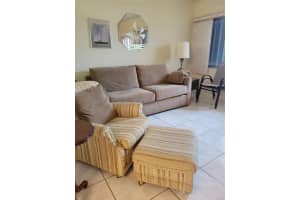 820 SW 11th Ave 8B, Hallandale Beach, FL 33009 Sold 11/04/25