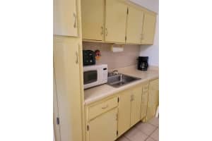 820 SW 11th Ave 8B, Hallandale Beach, FL 33009 - MLS#F10492739