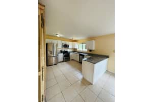 288 SW Bridgeport Dr, Port Saint Lucie, FL 34953 Sold 04/21/25