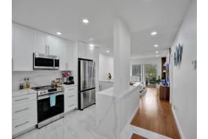 9700 Sunrise Lakes Blvd 312, Sunrise, FL 33322 Sold 04/30/25