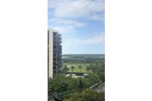 2425 Presidential Way, West Palm Beach, FL 33401 - MLS#F10493106