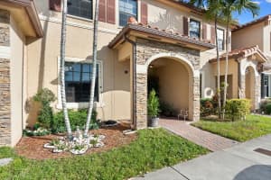 9419 W 32nd Ln 9419, Hialeah, FL 33018 Sold 04/28/25