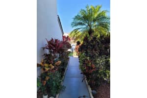 8117 Pelican Harbour Dr, Lake Worth, FL 33467 - MLS#F10493326